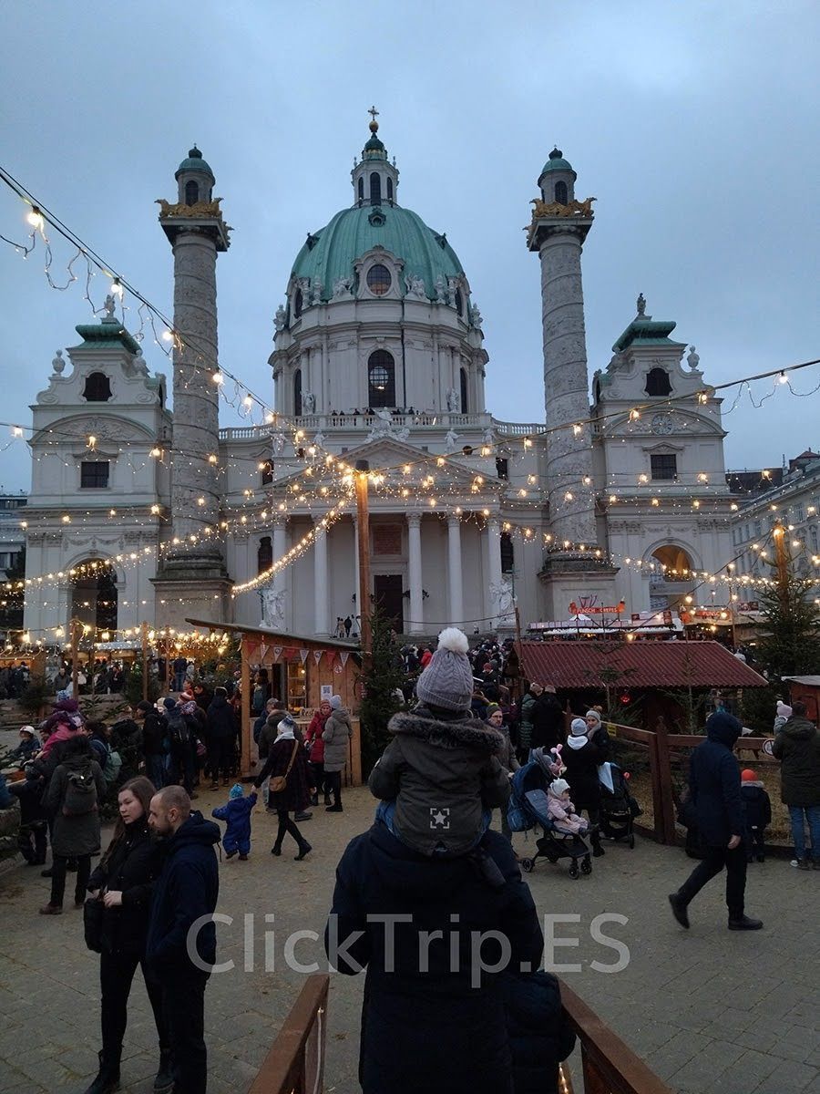 Christmas Village en Maria-Thereisen-Platz Viena en Navidad Christmas Village en Maria-Thereisen-Platz Viena en Navidad