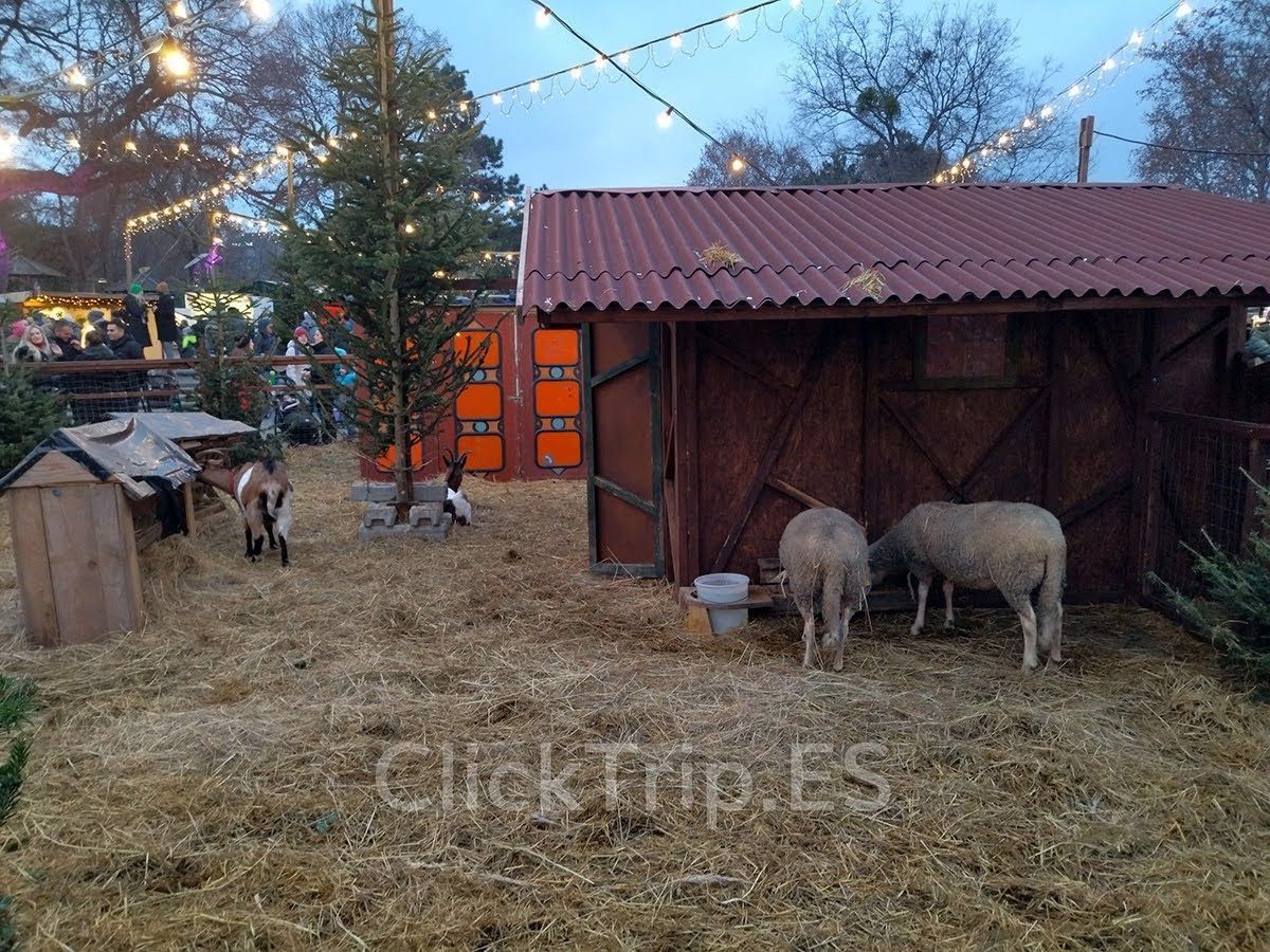 Christmas Village en Maria-Thereisen-Platz Viena en Navidad Mercadillo con animales Christmas Village en Maria-Thereisen-Platz Viena en Navidad Mercadillo con animales