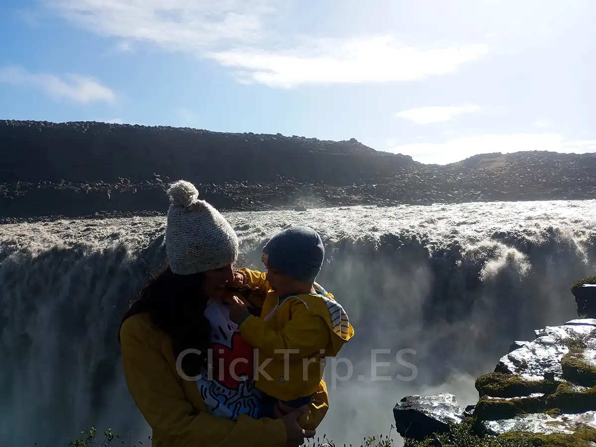 Qué ver en Islandia en 10 días con niños: ruta en coche completa_Dettifoss_ClickTrip