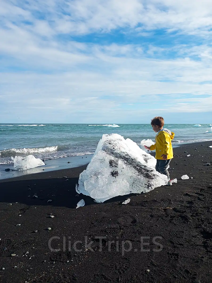 Qué ver en Islandia en 10 días con niños: ruta en coche completa_Diamond Beach_ClickTrip