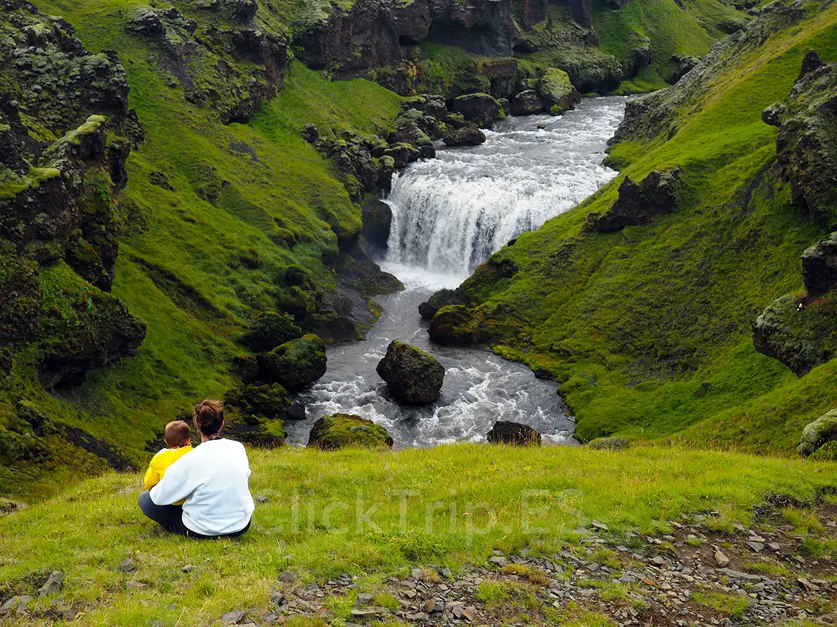 Qué ver en Islandia en 10 días con niños: ruta en coche completa_Fimmvorduhals_ClickTrip