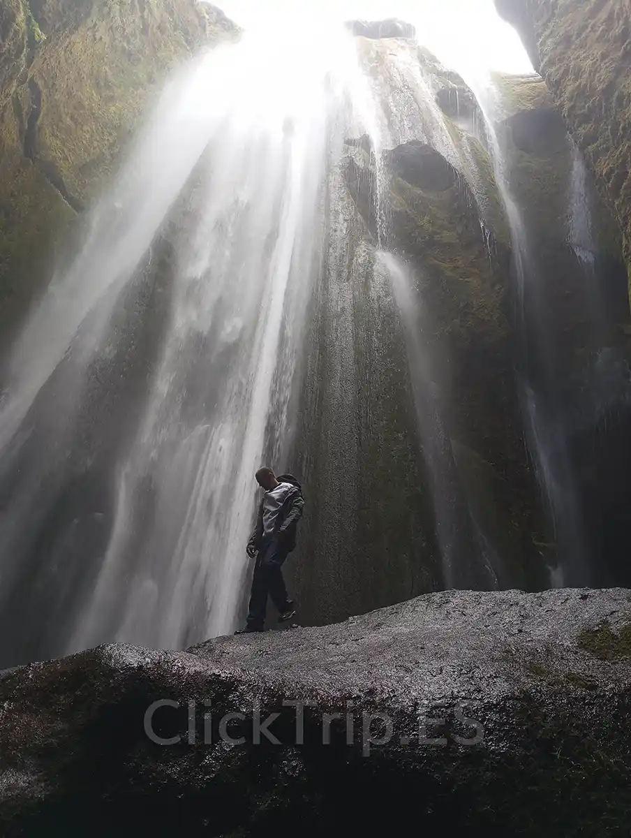 Qué ver en Islandia en 10 días con niños: ruta en coche completa_Gljufrafoss_ClickTrip