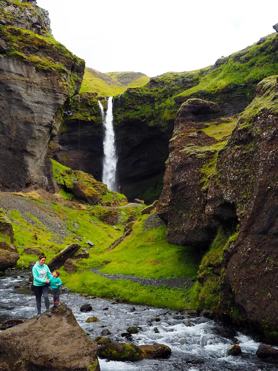 Qué ver en Islandia en 10 días con niños: ruta en coche completa_Kvernufoss_Clicktrip