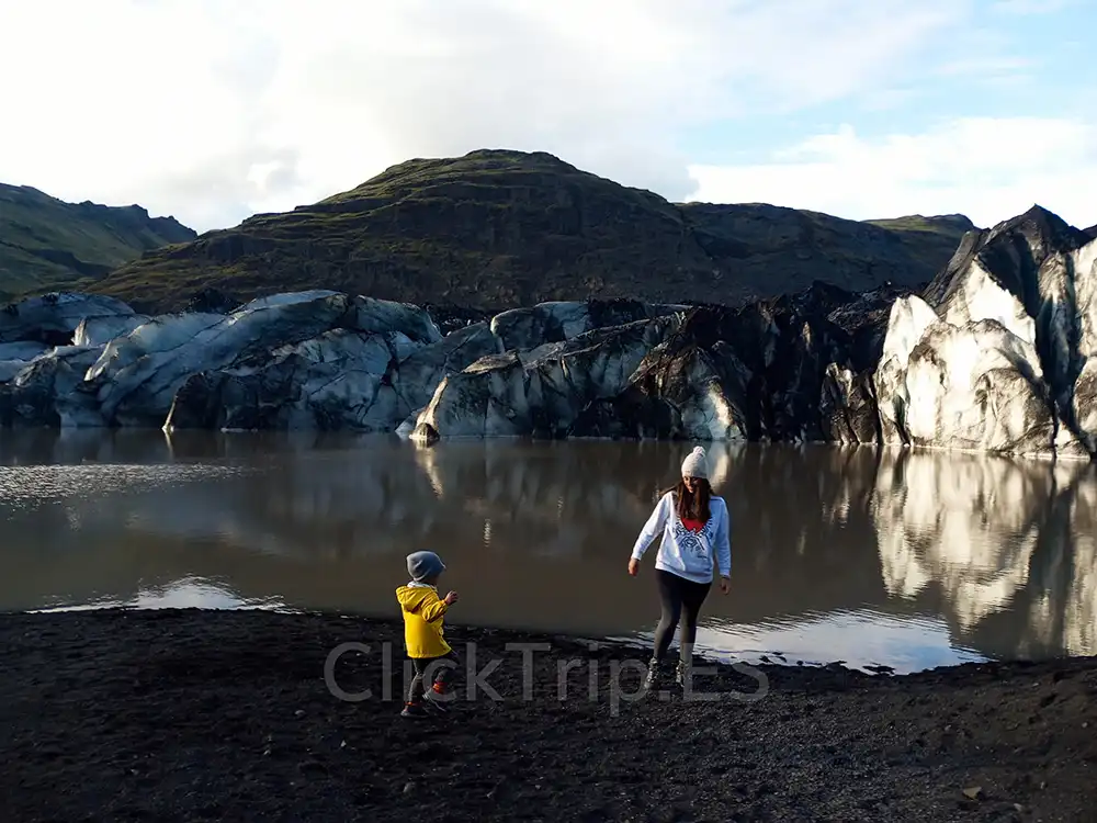 Qué ver en Islandia en 10 días con niños: ruta en coche completa_Sólheimajökull_ClickTrip