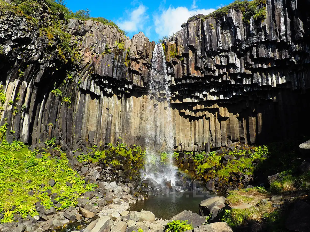 Qué ver en Islandia en 10 días con niños: ruta en coche completa_Svartifoss_ClickTrip